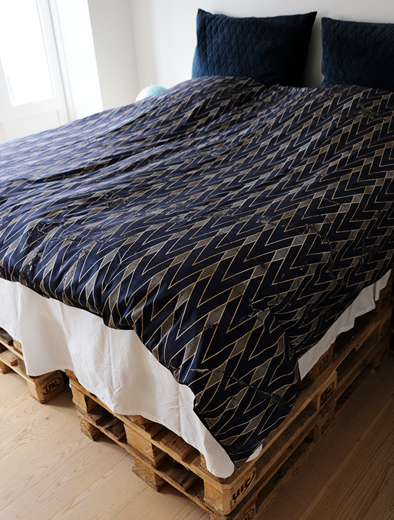 Lightning Triangles duvet