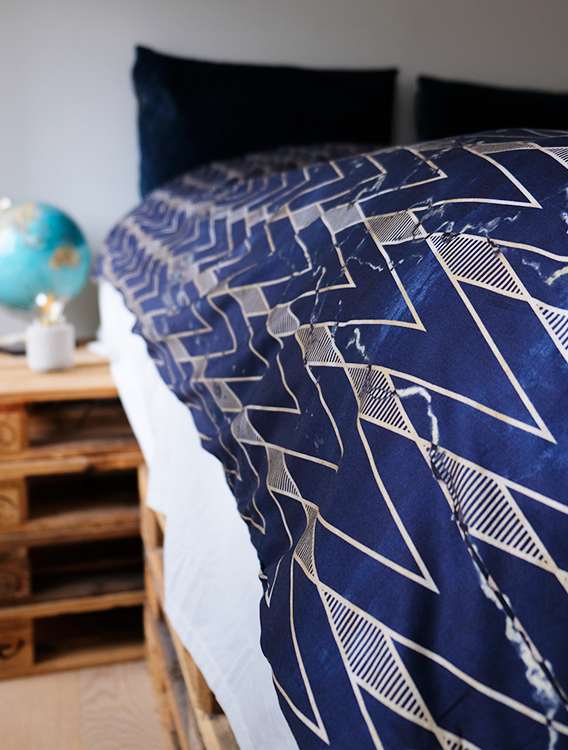 Lightning Triangles duvet